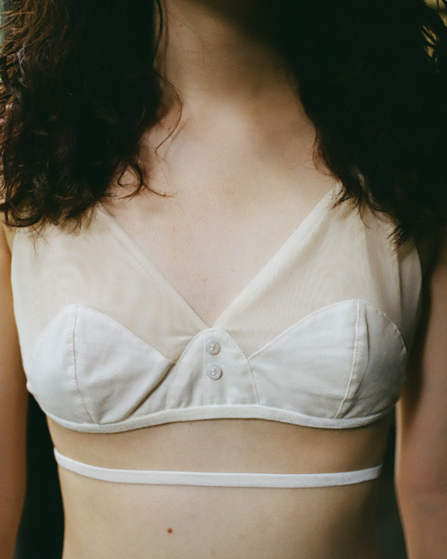 Crossing the Line bra