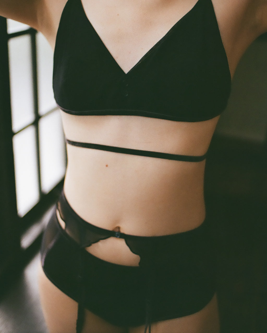 Crossing the Line bra
