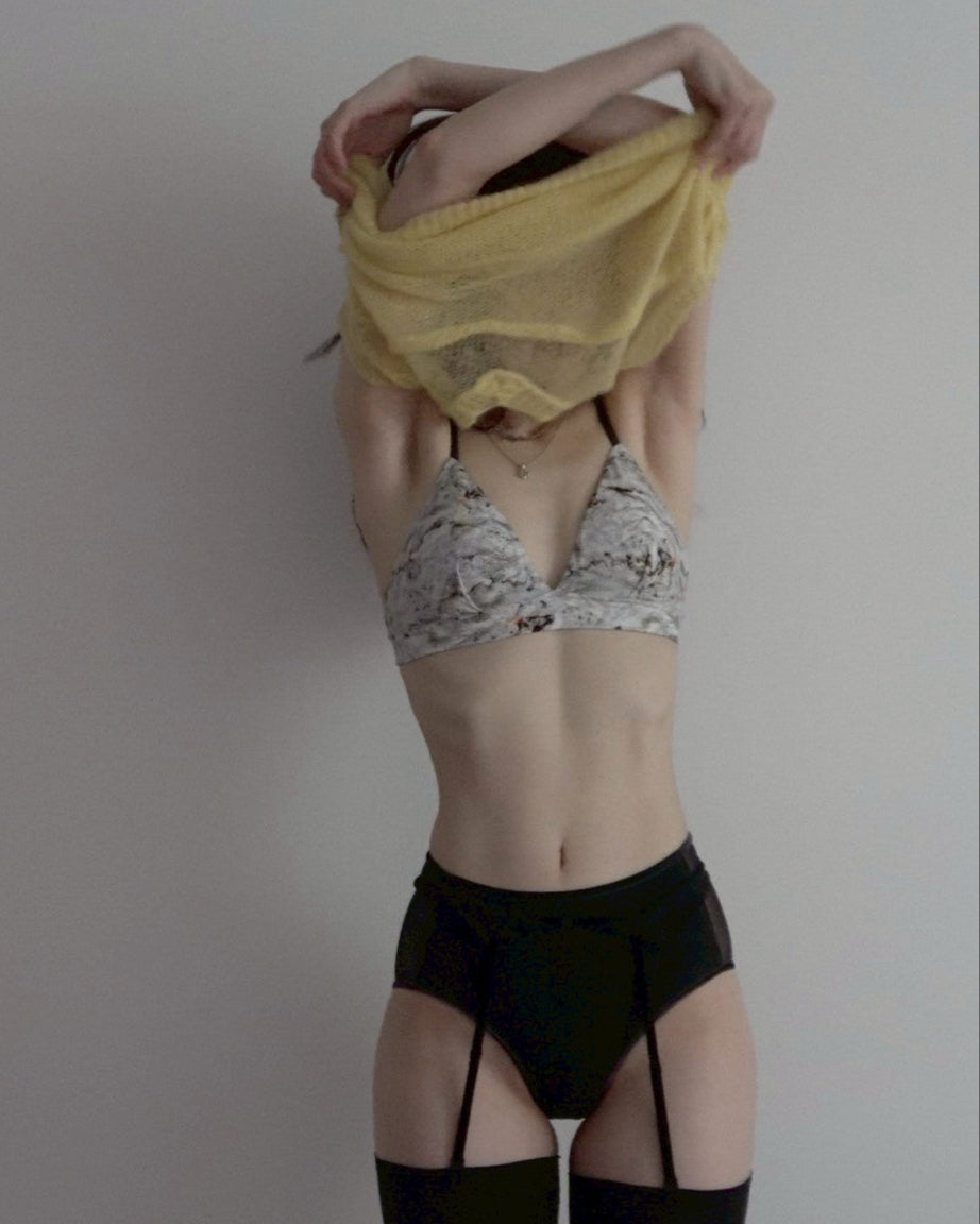 【001】Burning Lace bra